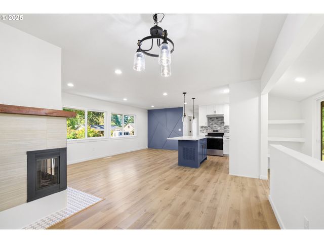 142 Ne 128TH Ave, Portland, OR 97230