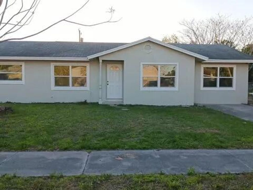 107 Bedford Drive, Fort Pierce, FL 34946