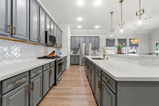 162 Climbing Oaks Place, Montgomery, TX 77316