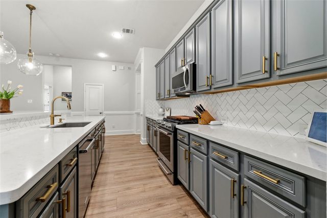 162 Climbing Oaks Place, Montgomery, TX 77316