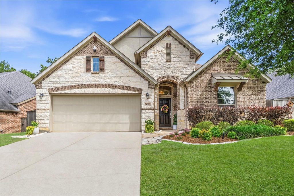 162 Climbing Oaks Place, Montgomery, TX 77316