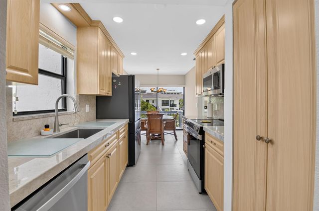 7759 Lakeside Boulevard G806, Boca Raton, FL 33434