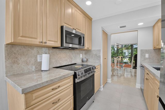 7759 Lakeside Boulevard G806, Boca Raton, FL 33434