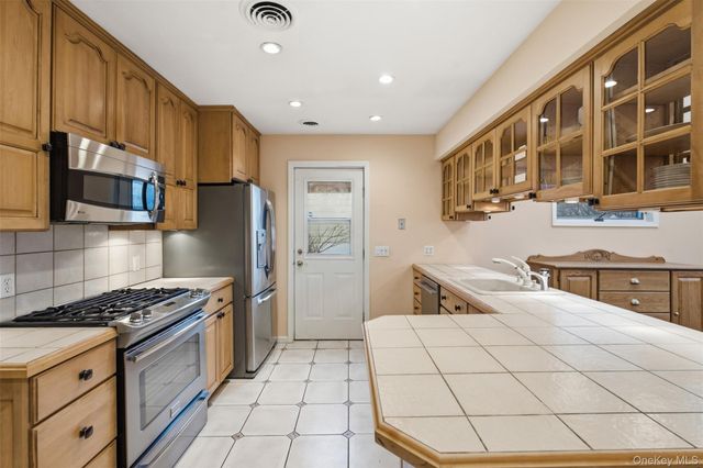 87 Capt Shankey Drive, Garnerville, NY 10923