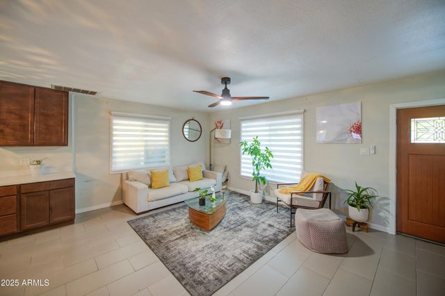 2508 E CLARENDON Avenue, Phoenix, AZ 85016