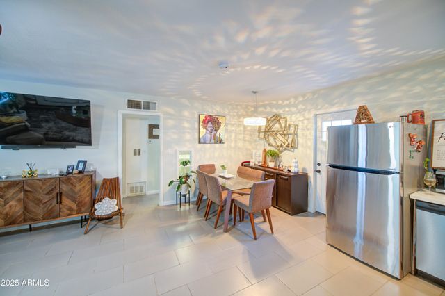 2508 E CLARENDON Avenue, Phoenix, AZ 85016