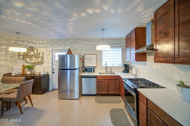 2508 E CLARENDON Avenue, Phoenix, AZ 85016