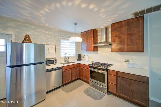 2508 E CLARENDON Avenue, Phoenix, AZ 85016