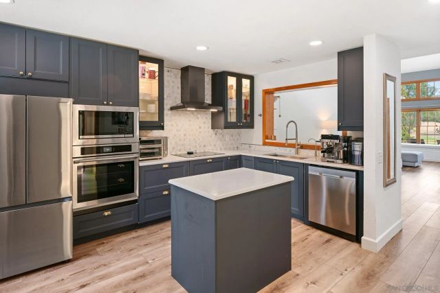 8647 Circle R Valley, Escondido, CA 92026