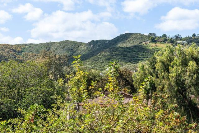 8647 Circle R Valley, Escondido, CA 92026