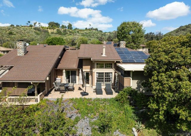 8647 Circle R Valley, Escondido, CA 92026
