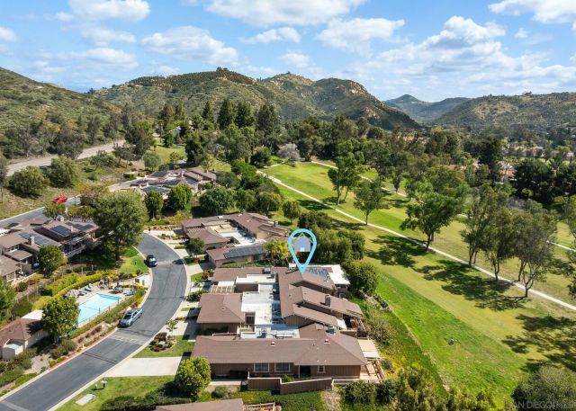 8647 Circle R Valley, Escondido, CA 92026