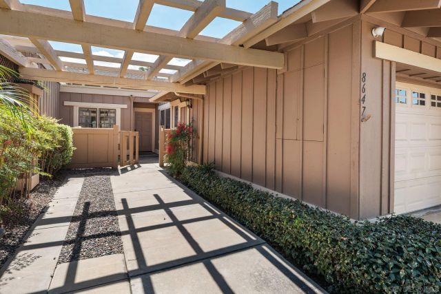 8647 Circle R Valley, Escondido, CA 92026
