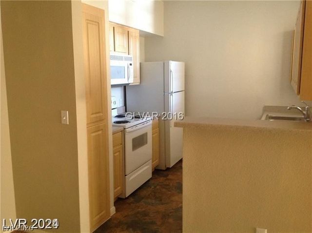 6955 DURANGO Drive 2011, Las Vegas, NV 89149