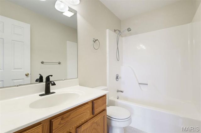 2807 Hunters Crossing Drive, Edwardsville, IL 62025