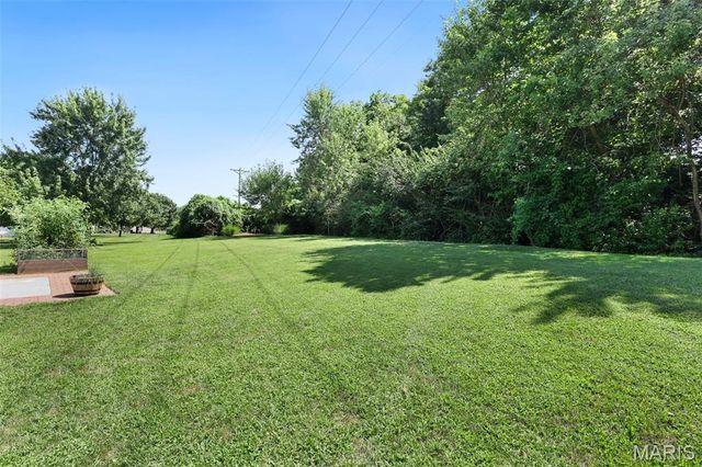 2807 Hunters Crossing Drive, Edwardsville, IL 62025