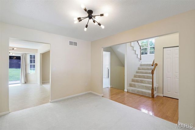 2807 Hunters Crossing Drive, Edwardsville, IL 62025