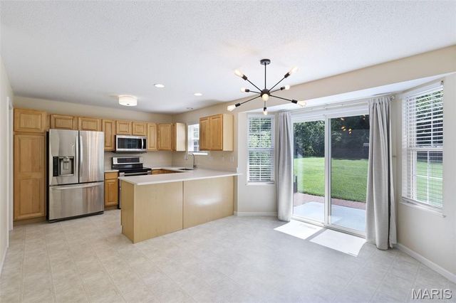 2807 Hunters Crossing Drive, Edwardsville, IL 62025