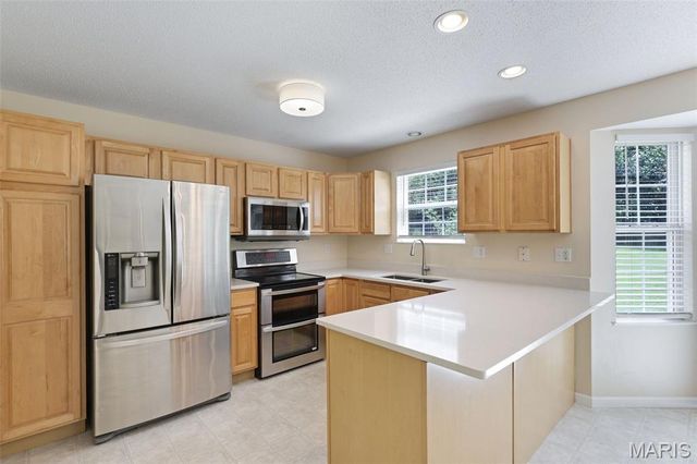 2807 Hunters Crossing Drive, Edwardsville, IL 62025