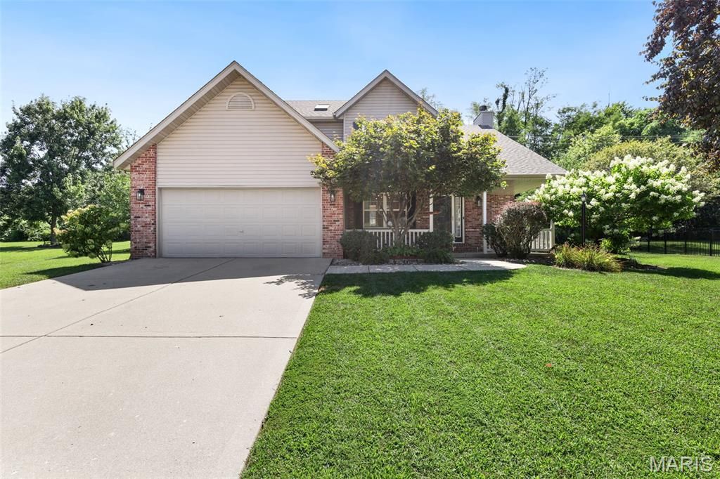 2807 Hunters Crossing Drive, Edwardsville, IL 62025