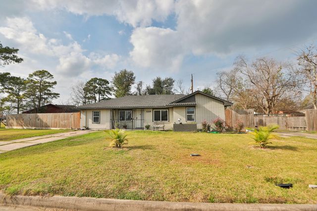 5739 Waterford Drive, Houston, TX 77033