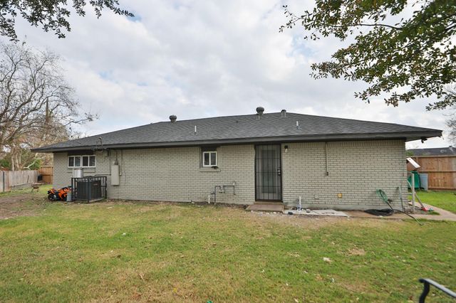 5739 Waterford Drive, Houston, TX 77033