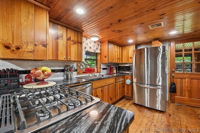 91 Crest Drive, Locust Grove, OK 74352
