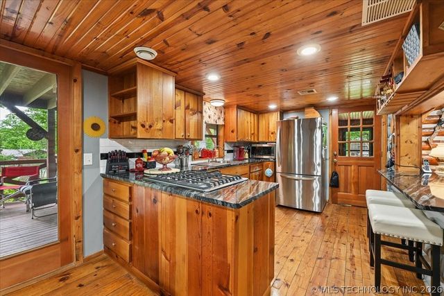 91 Crest Drive, Locust Grove, OK 74352