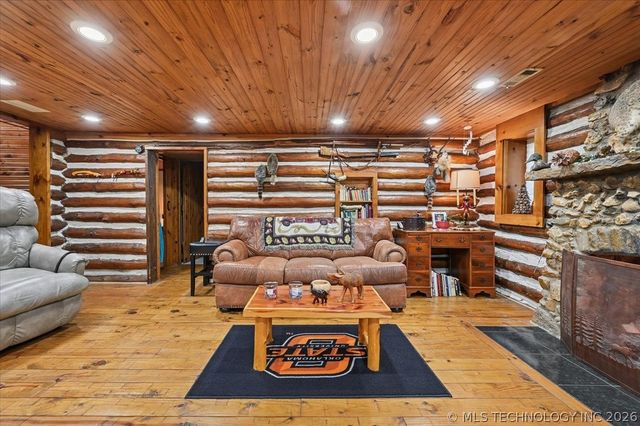 91 Crest Drive, Locust Grove, OK 74352