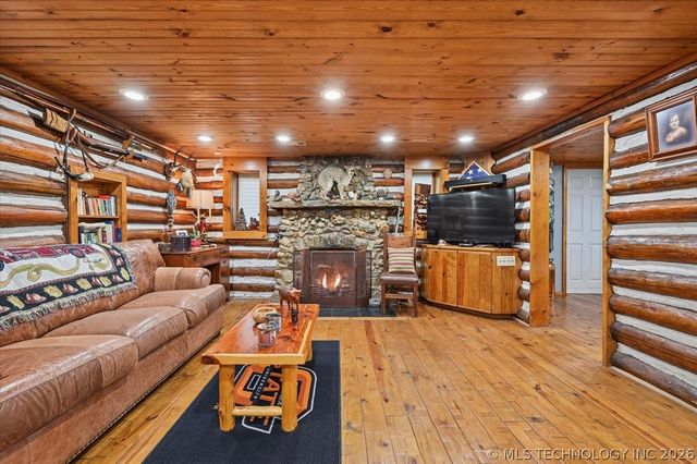 91 Crest Drive, Locust Grove, OK 74352