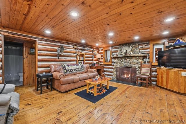 91 Crest Drive, Locust Grove, OK 74352