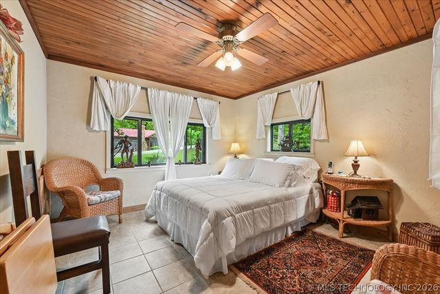 91 Crest Drive, Locust Grove, OK 74352