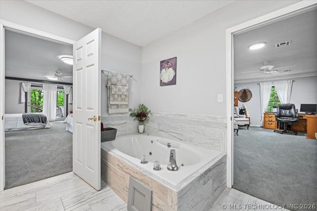 91 Crest Drive, Locust Grove, OK 74352