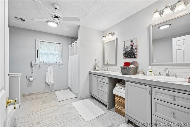 91 Crest Drive, Locust Grove, OK 74352