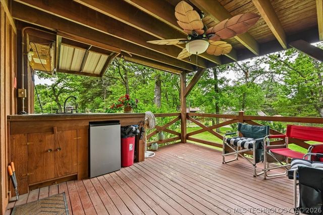 91 Crest Drive, Locust Grove, OK 74352