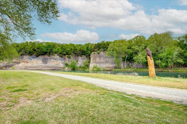 91 Crest Drive, Locust Grove, OK 74352