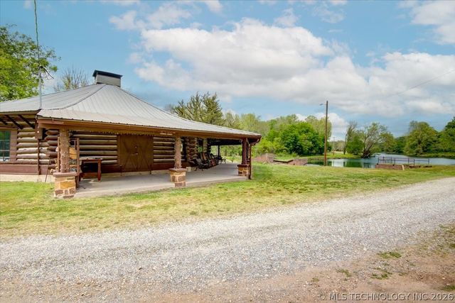 91 Crest Drive, Locust Grove, OK 74352