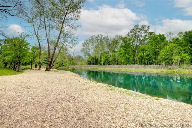 91 Crest Drive, Locust Grove, OK 74352