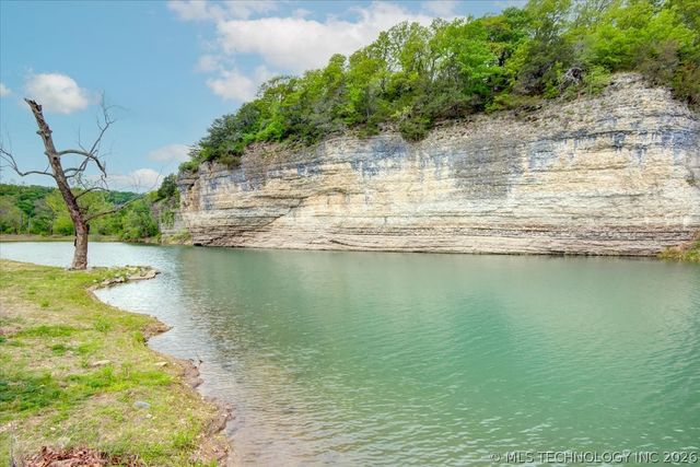 91 Crest Drive, Locust Grove, OK 74352