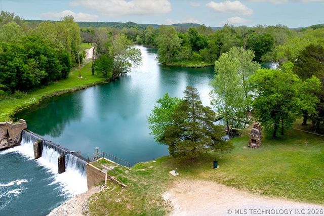 91 Crest Drive, Locust Grove, OK 74352