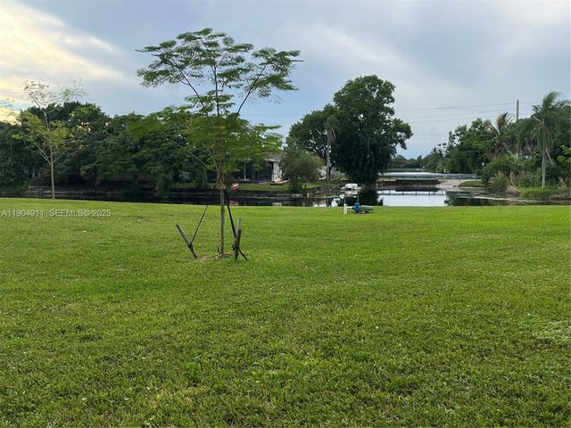10466 Sunrise Lakes Boulevard 108, Sunrise, FL 33322