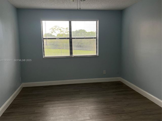 10466 Sunrise Lakes Boulevard 108, Sunrise, FL 33322