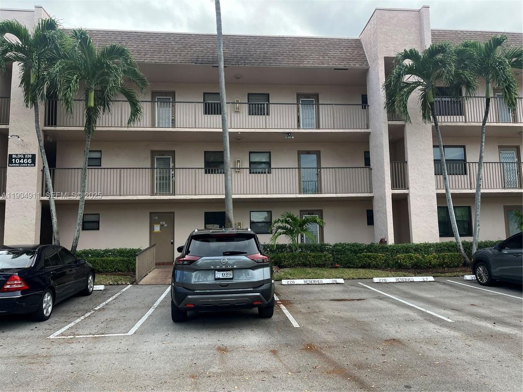10466 Sunrise Lakes Boulevard 108, Sunrise, FL 33322