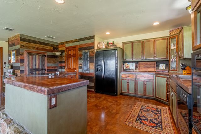 7744 Wd Court, Lipan, TX 76462