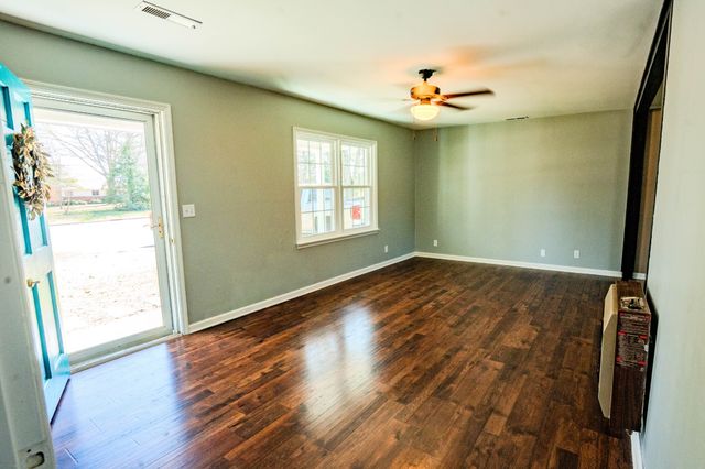 705 N Military St, Loretto, TN 38469