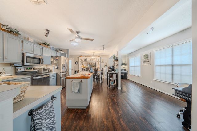 521 Clearwater, Holly Lake Ranch, TX 75765