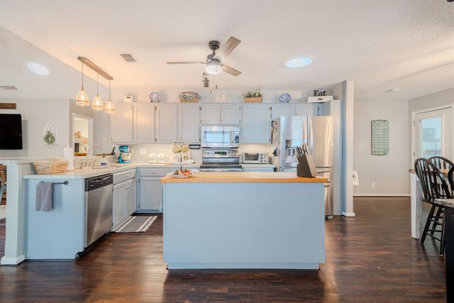 521 Clearwater, Holly Lake Ranch, TX 75765