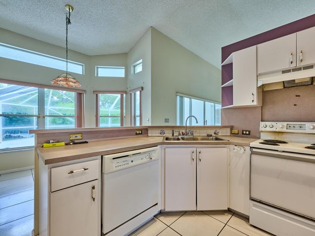 4610 NW 100th Way, Coral Springs, FL 33076