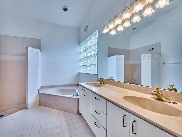 4610 NW 100th Way, Coral Springs, FL 33076