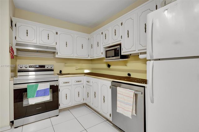 20100 W Country Club Dr 1003, Aventura, FL 33180